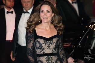 У розкішній сукні від Alexander McQueen: герцогиня Кембриджська з принцом Вільямом сходили до театру
