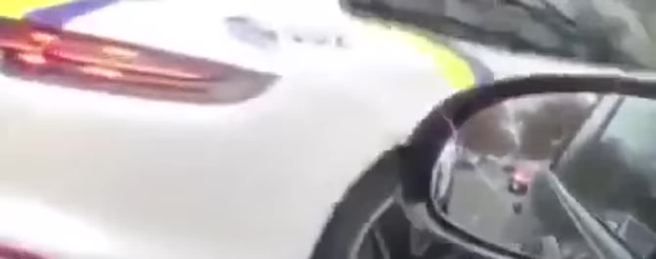 Відео з "поліцейським" Porsche Panamera підірвало Мережу