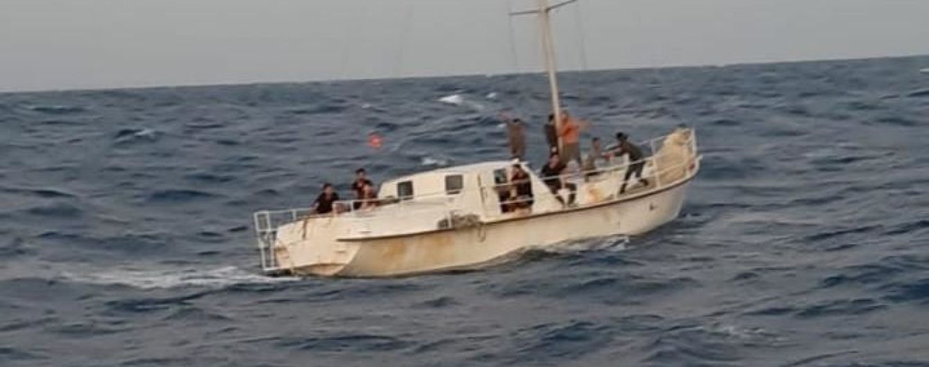 Біля берегів Італії спіймали яхту з 74 нелегальними мігрантами. Серед затриманих українці