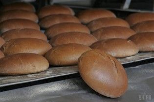 В Киеве в 200 точках будут продавать хлеб для льготников со скидкой до 70%