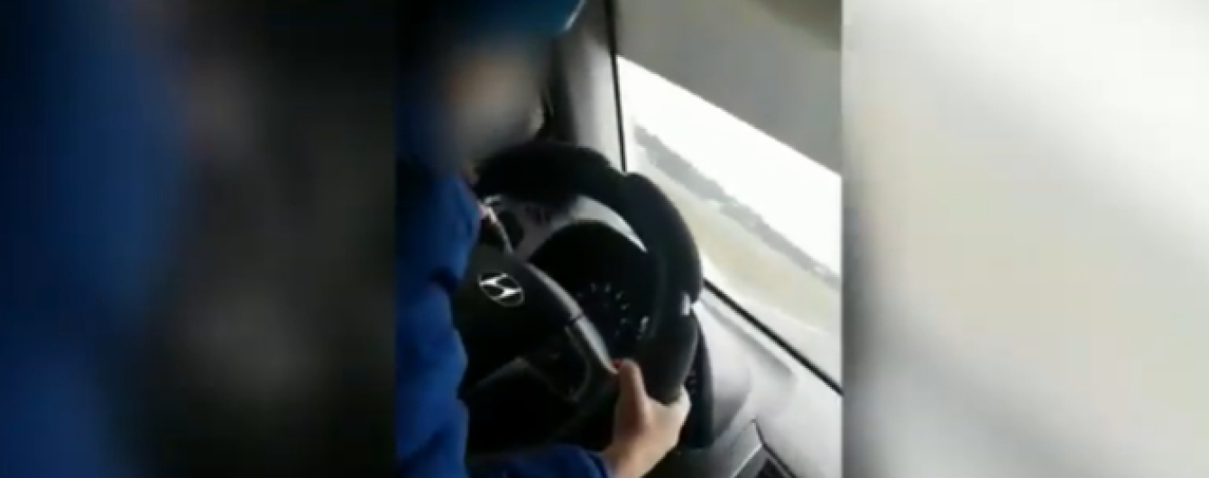 В России мать снимала на видео скоростную езду шестилетнего сына