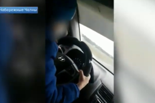 В России мать снимала на видео скоростную езду шестилетнего сына