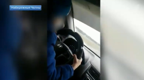 У Росії мати знімала на відео швидкісну їзду шестирічного сина