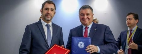 Аваков подписал договор на покупку у Франции 20 сверхсовременных катеров для пограничников