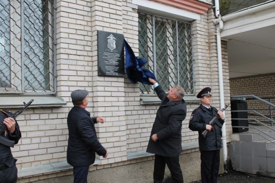В Росії влада не знайшла порушень в тому, що пропутінський депутат відкрив пам'ятну дошку самому собі