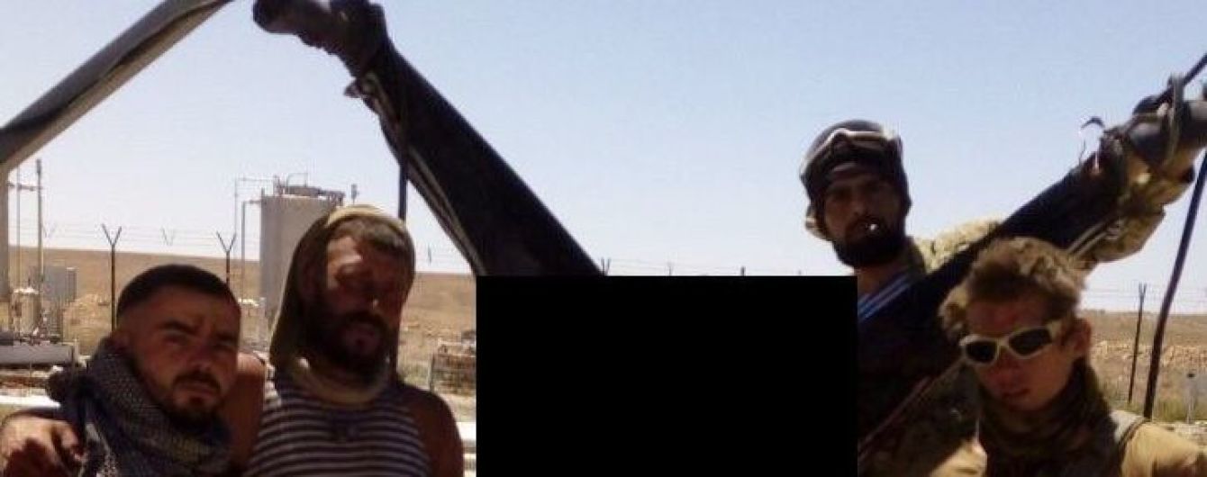 ЗМІ знайшли учасника жорстокого вбивства у Сирії. Він займається патріотичним вихованням дітей у РФ