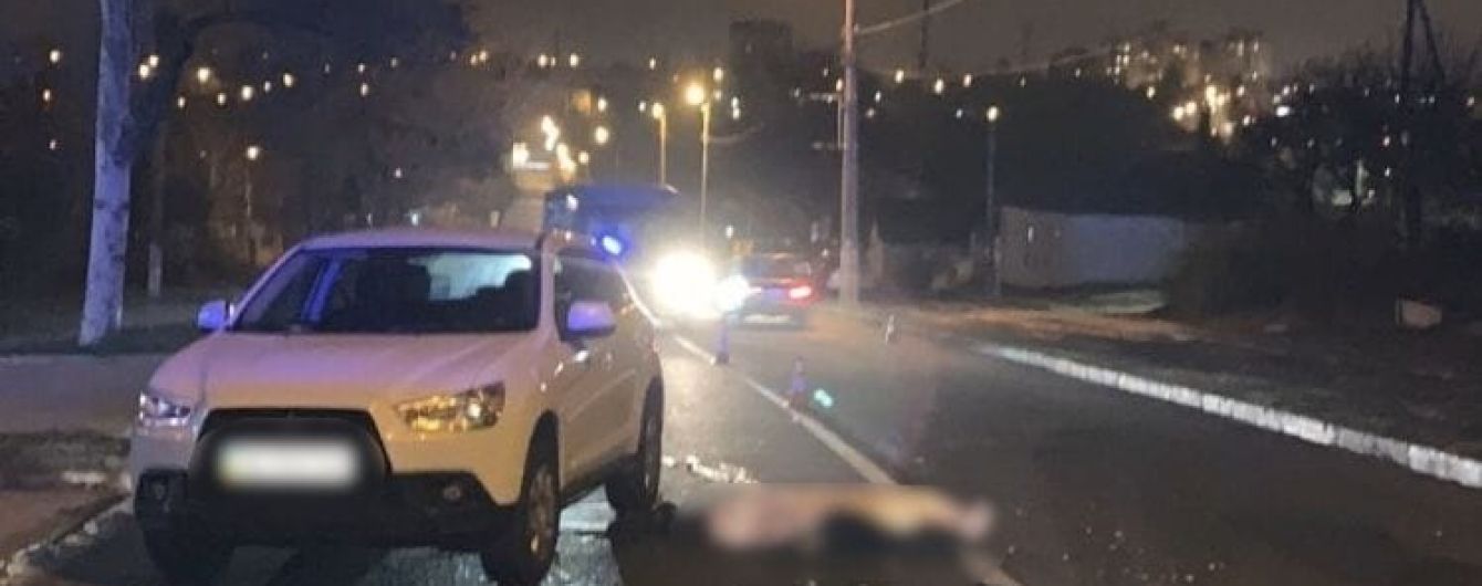 У Миколаєві пішохід загинув під колесами одразу двох автівок