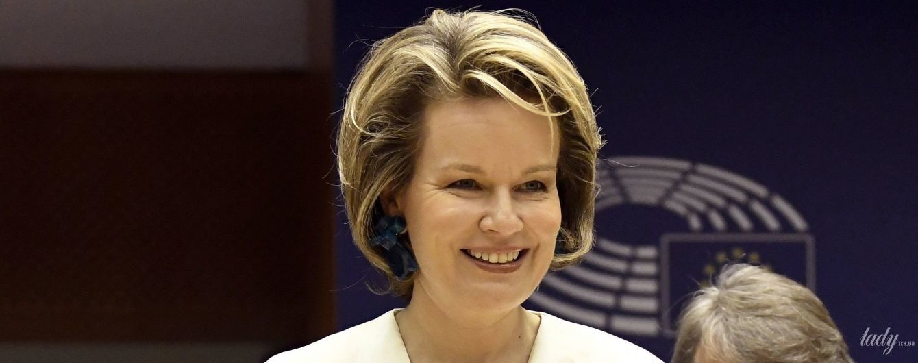 Яка стильна: королева Матильда в діловому образі відвідала Європарламент