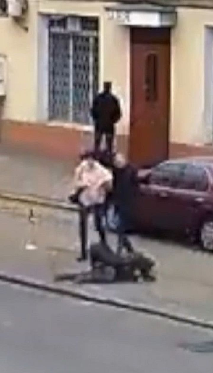 В Одесі жінка отримала травму голови, коли випала на ходу з маршрутки