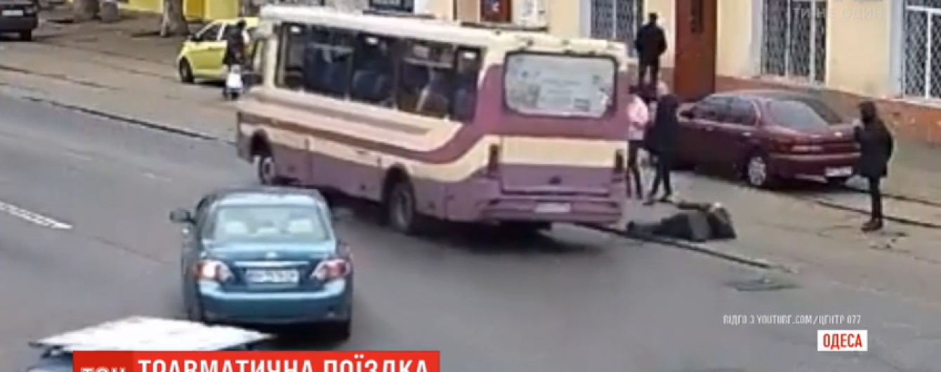 В Одессе женщина на ходу выпала из автобуса и частично потеряла память