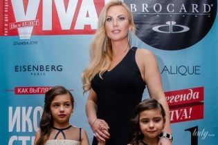 В черном платье, с дочками и мамой: Камалия на юбилее журнала Viva!