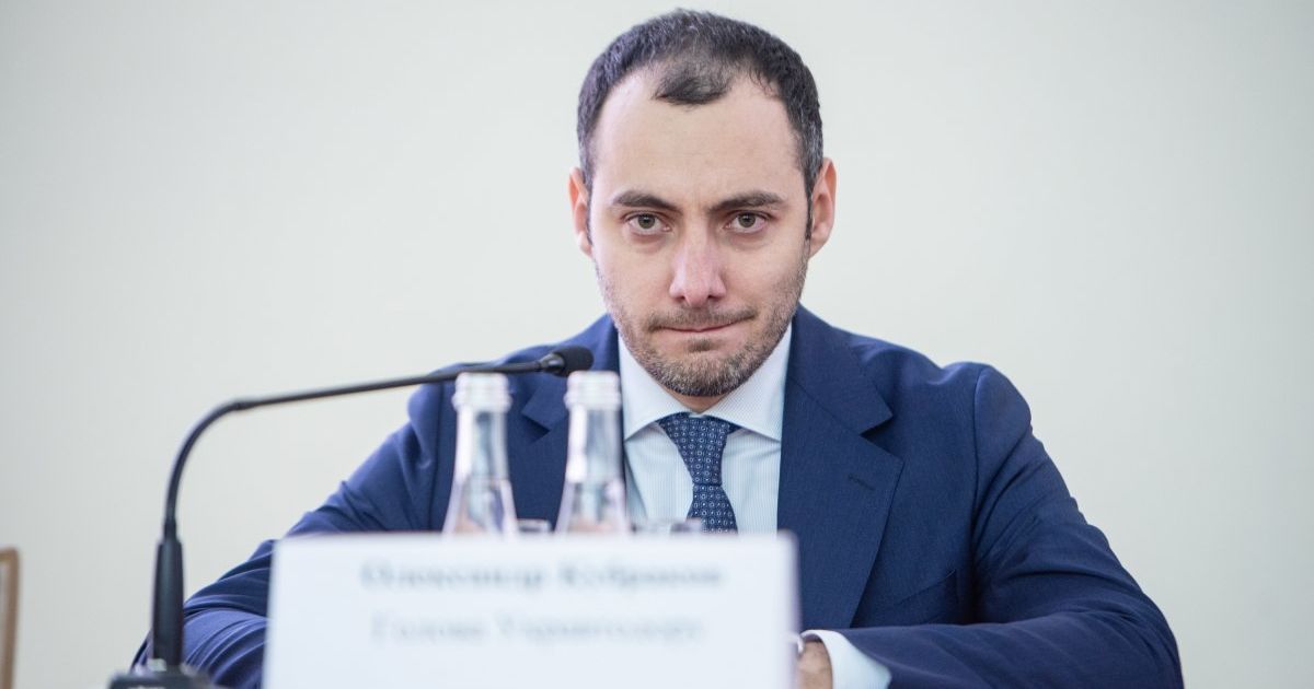 "Укравтодор" перевірить компанію AzVirt, яка укладала під час дощу асфальт на Броварській окружній - Кубраков