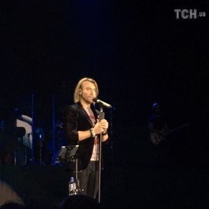 Во время концерта Олега Винника фанатки дубасили друг друга и таскали за волосы