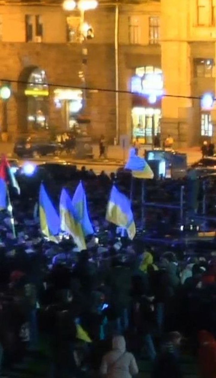 В День Достоинства и Свободы активисты многих городов Украины вспоминали события Майдана