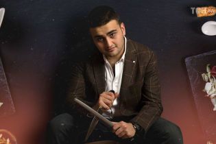 Тушкує м'ясо трактором та годує Ердогана: хто цей турок з гігантськими рецептами