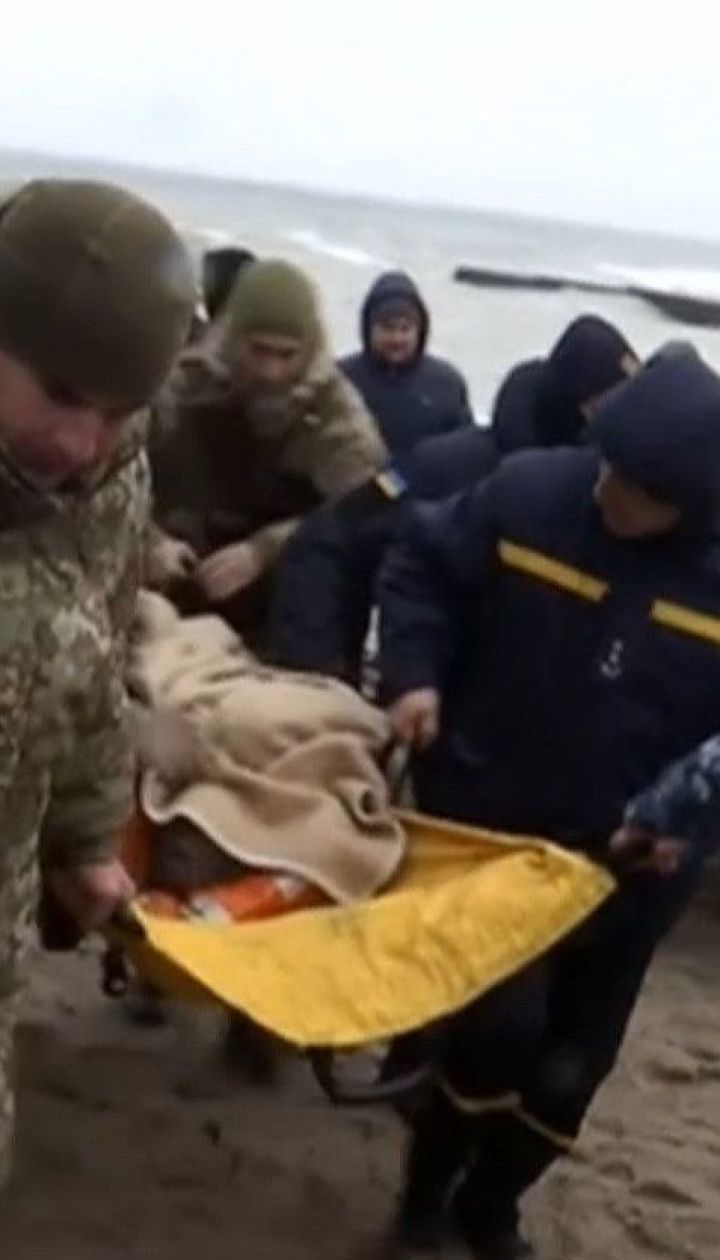 Безпрецедентна операція: моряків примусово врятували з танкера, який віднесло у відкрите море