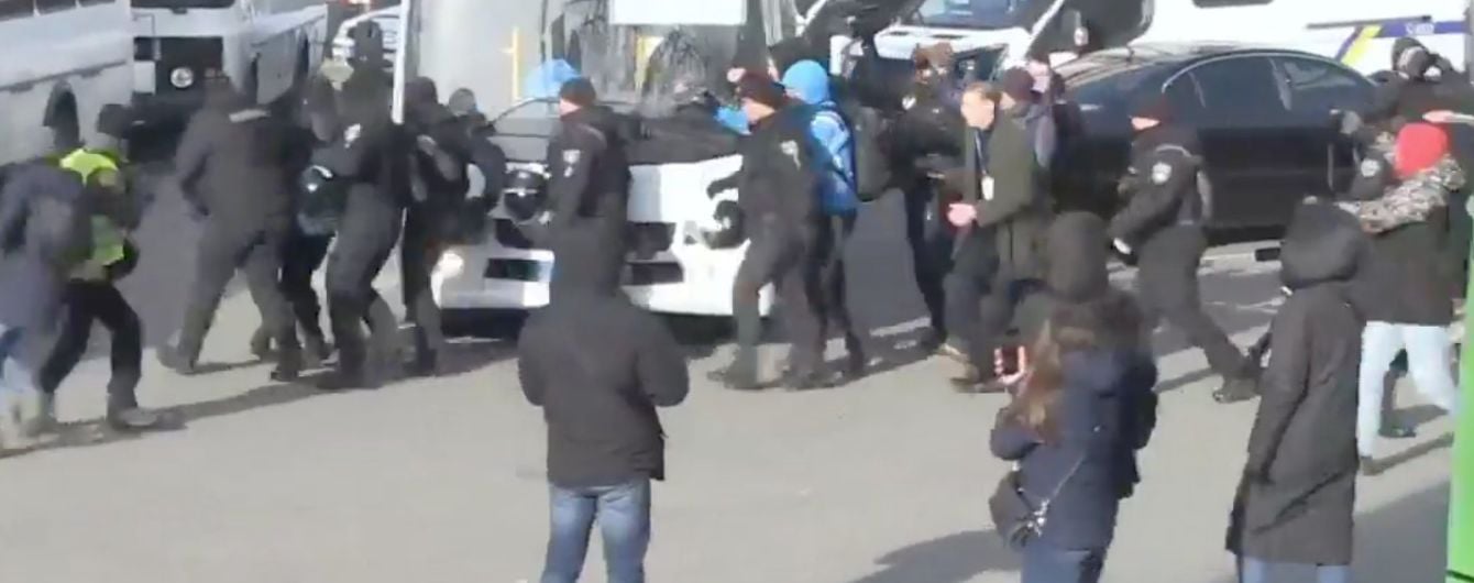 В Киеве состоялся транс-марш, шестерых провокаторов задержала полиция