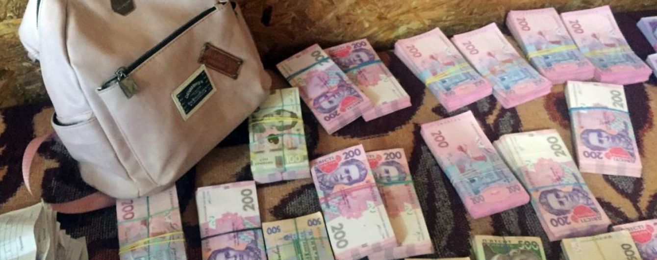 С оккупированных территорий через Станицу Луганскую пытались вынести 600 тысяч гривен