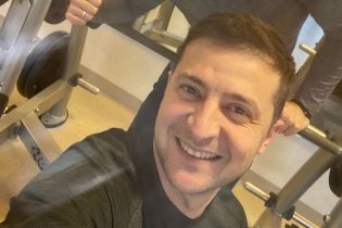 "Гарного монінга". Зеленський показав, чим займається у недільний ранок