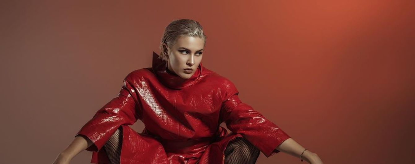 "Танці з зірками": епатажна MARUV виступила у стилі "Матриці"