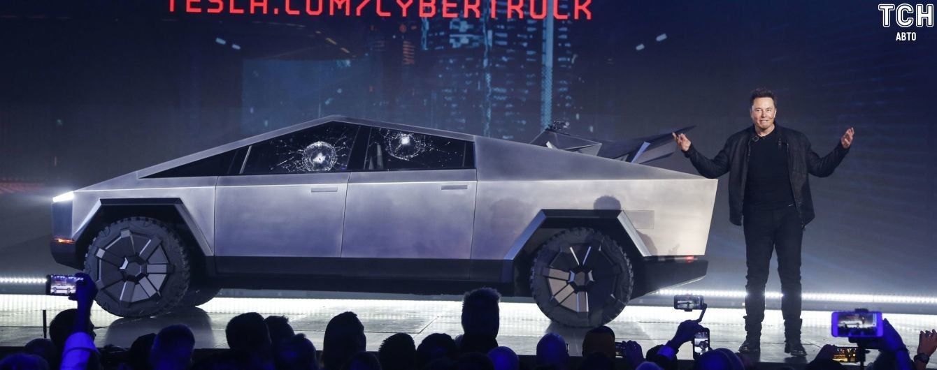 Маск пояснив, чому розбилося броньоване скло пікапа Tesla