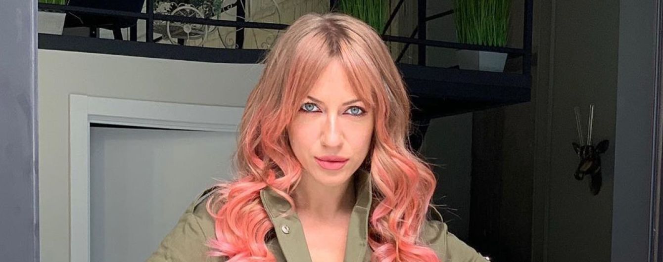 Горячая штучка Леся Никитюк показала фигуру в купальнике на заправке