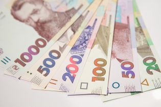 НБУ показал новые 200 и 50 гривен. Как менялся дизайн украинских денег и что за символы прячет – инфографика