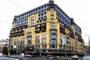 Будівельна афера на Подолі. Власники квартир у "монстрі" продають житло на поверхах, які мають знести