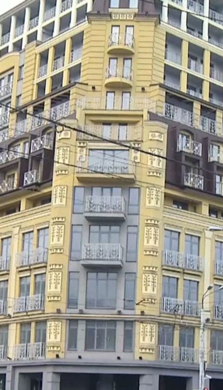 С 8 этажей стало 12: скандальный дом на Подоле может провалиться в метро