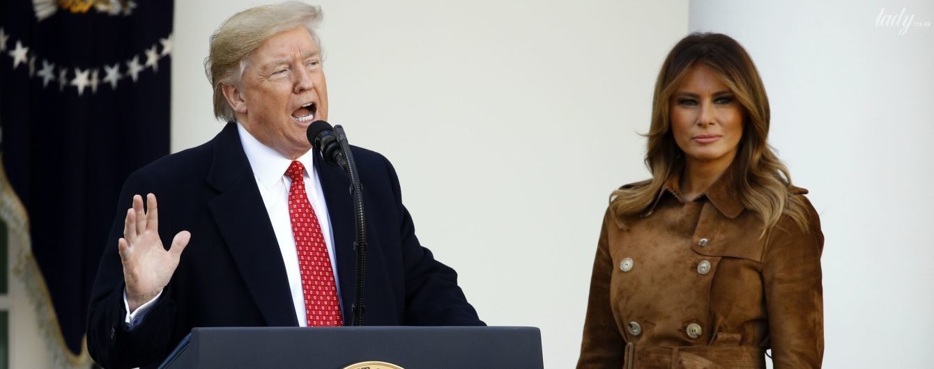 В замшевом пальто от Burberry: стильная Мелания Трамп на церемонии помилования индейки