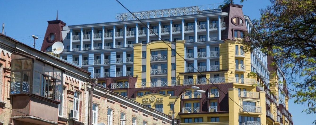 Суд разрешил снести незаконные четыре этажа "дома-монстра" на Подоле