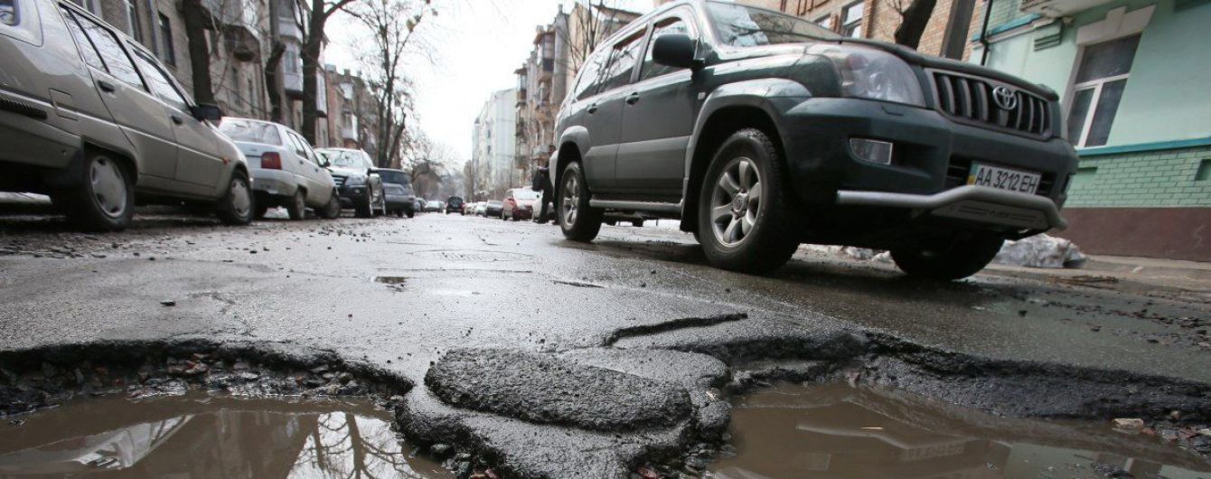Водитель в Полтаве отсудил 18 тысяч за разбитое в яме авто