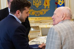 "Вы гордость Украинского государства": Зеленский поздравил Патона со 101-летием
