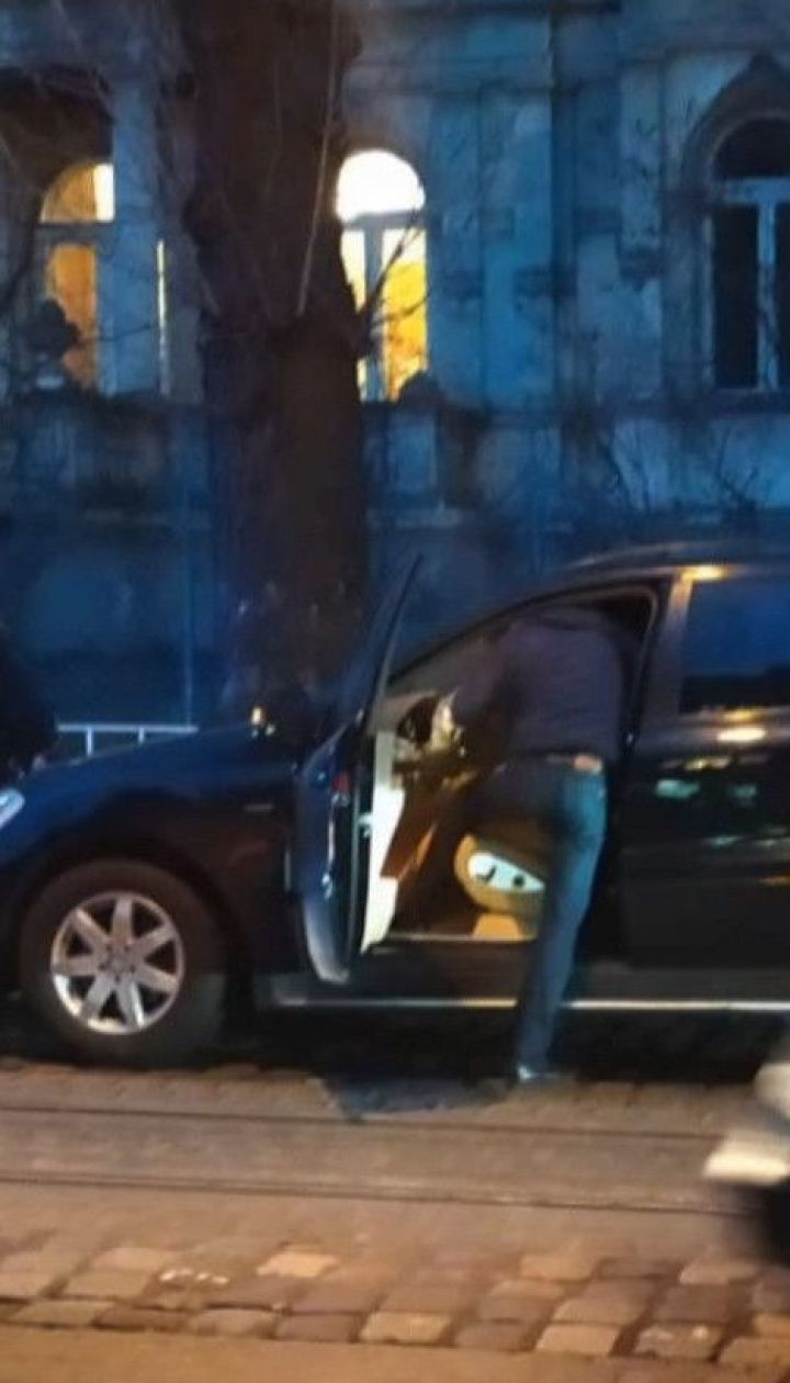 27-річна вагітна раптово померла за кермом автомобіля