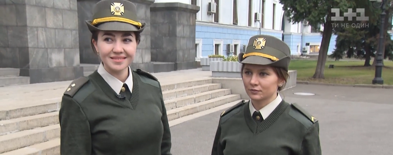 Изящная фуражка и пальто оверсайз. В Минобороны показали, как изменится гардероб женщин-военных