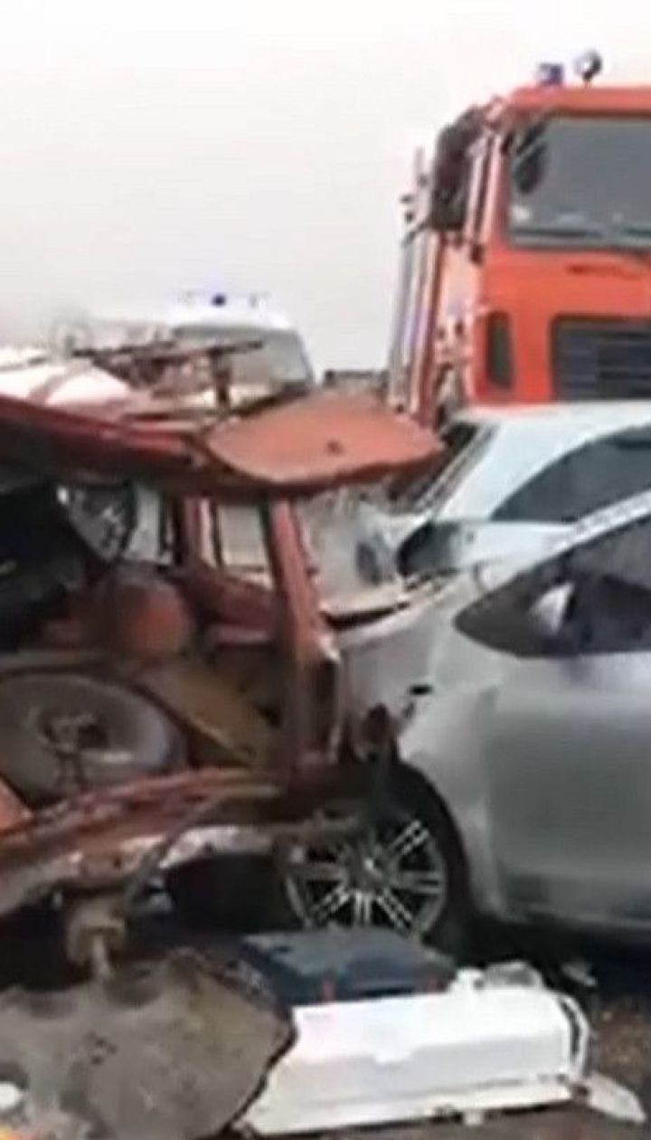На трасі "Київ - Одеса" зіштовхнулися щонайменше 8 автомобілів