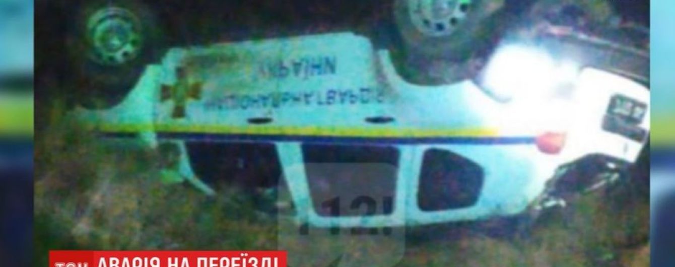 На Прикарпатті потяг протаранив автомобіль Нацгвардії