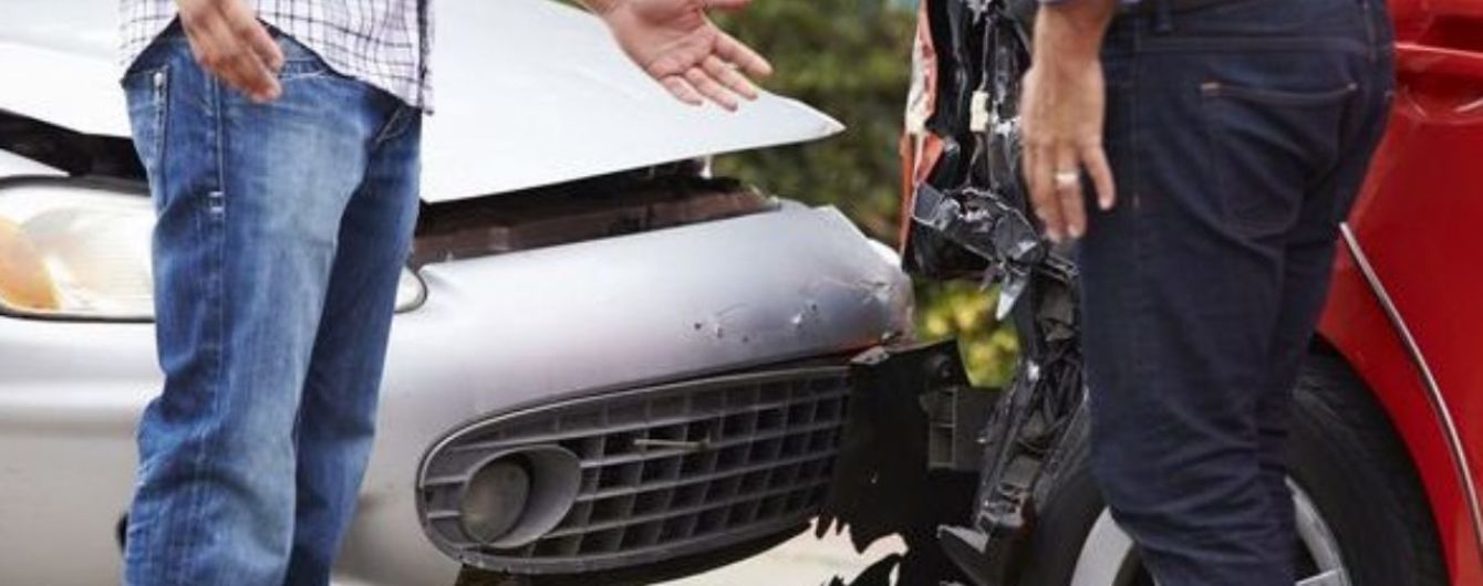 В Одессе водитель Chevrolet устроил скоростную аварию на перекрестке. Видео