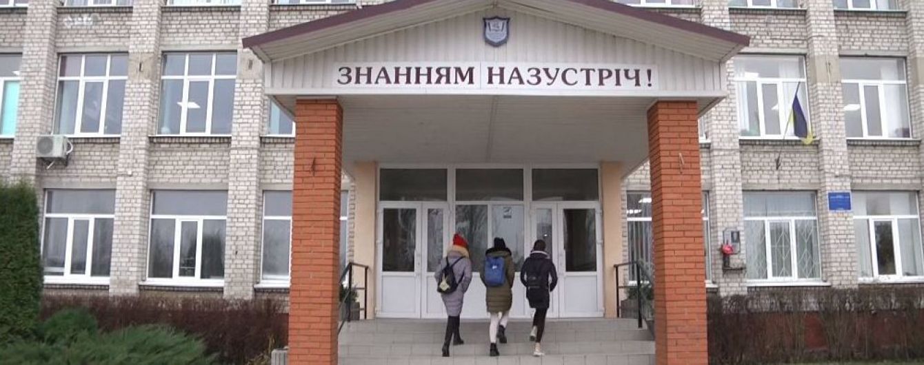 У Житомирі учень розпорошив газ у школі: 13 дітей потрапили до лікарні