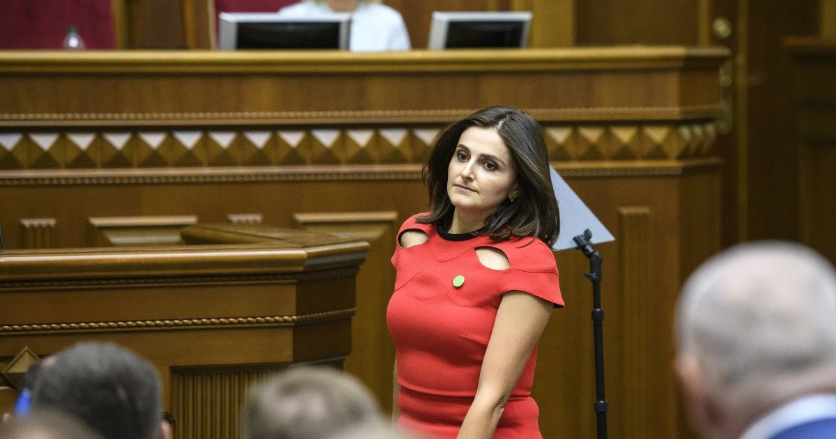 "Бережіть брови": Нардепка Василевська-Смаглюк прокоментувала скандал про "приглушення" свободи слова