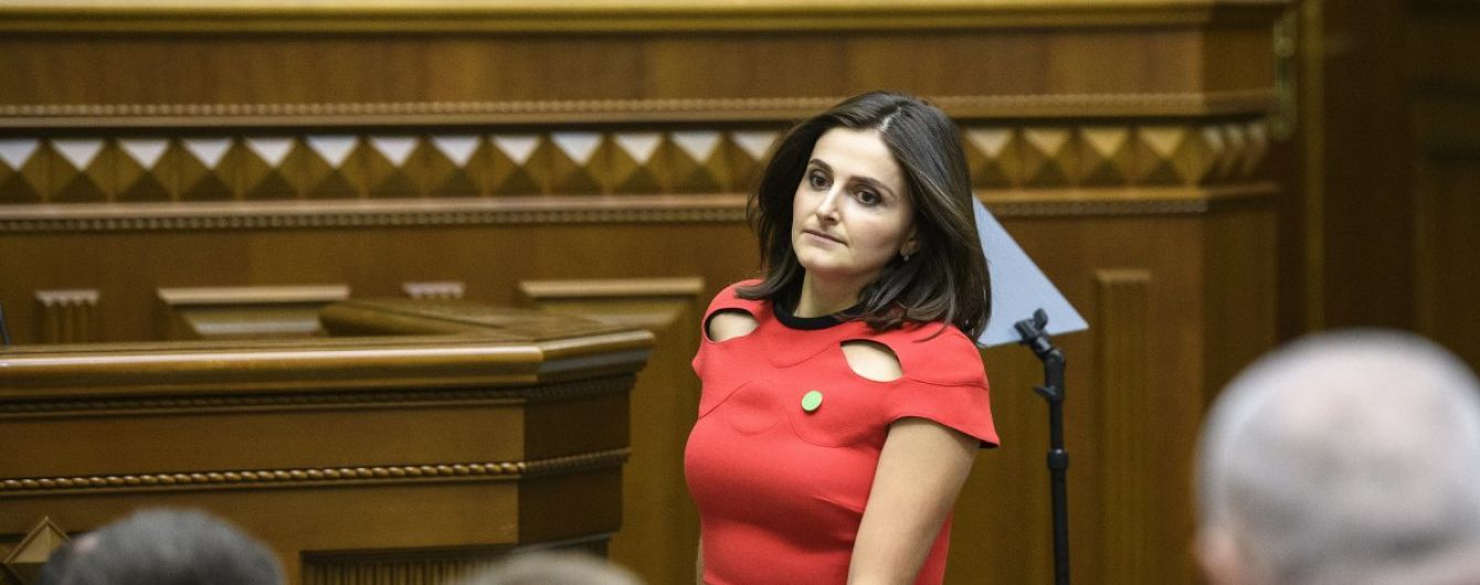 "Бережіть брови": Нардепка Василевська-Смаглюк прокоментувала скандал про "приглушення" свободи слова