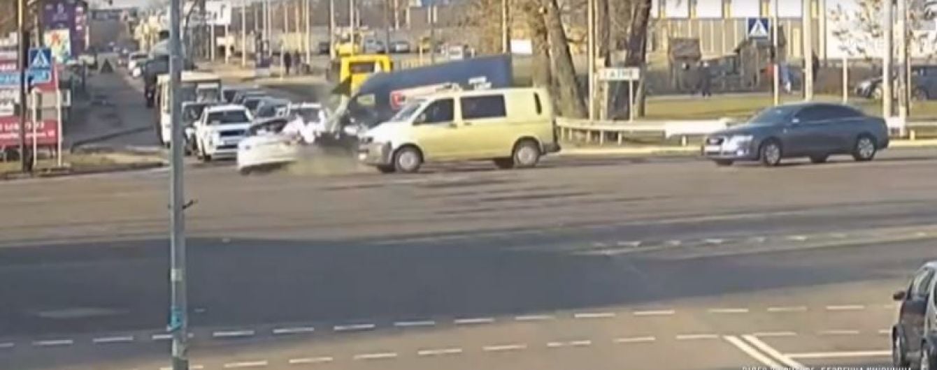 "Зла не тримаю". Постраждалий у ДТП з Кулебою водій отримав фінансову допомогу від чиновника