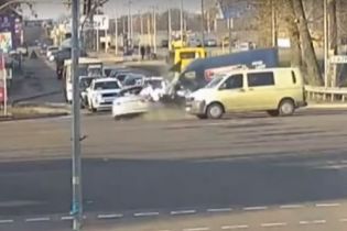 "Зла не тримаю". Постраждалий у ДТП з Кулебою водій отримав фінансову допомогу від чиновника