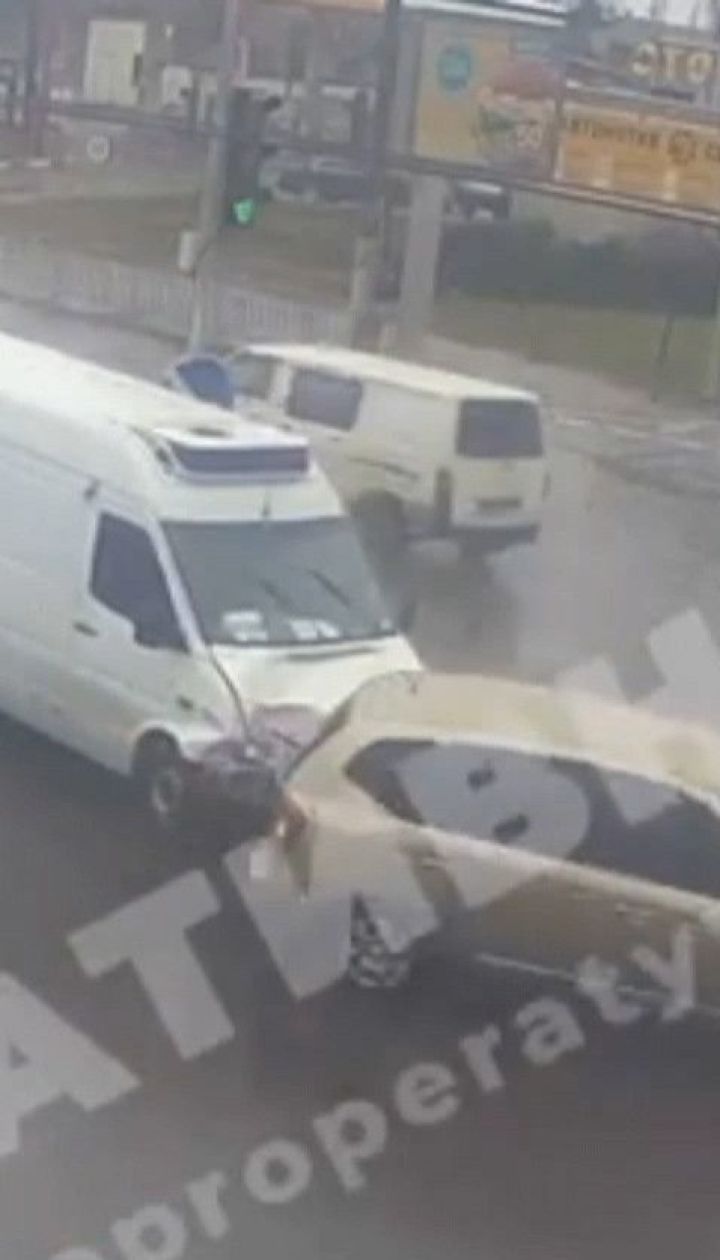 Через масштабну аварію у Дніпрі за участю чотирьох авто утворився великий затор