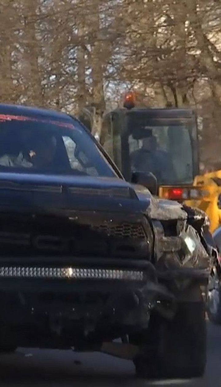 Водій позашляховика спровокував аварію, у якій зазнали пошкоджень 6 автівок
