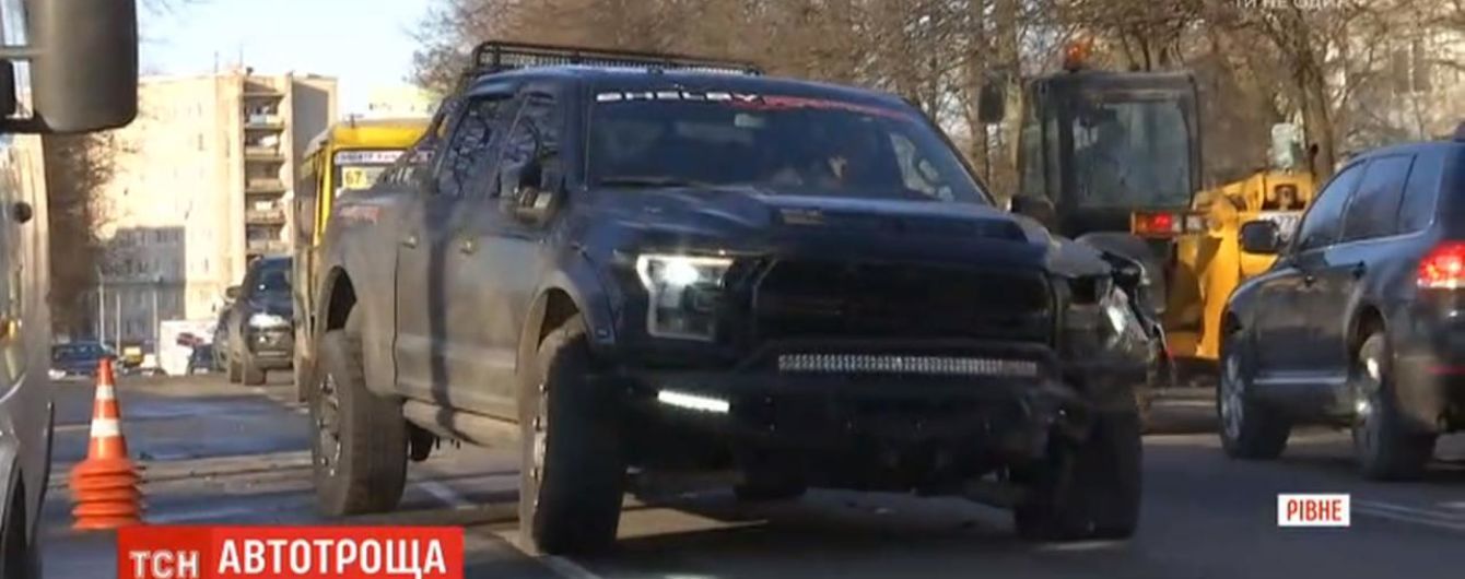 У Рівному водій з ознаками наркотичного сп'яніння спровокував масштабну аварію: що загрожує винуватцеві