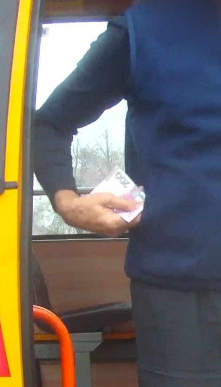 По 100 гривен патрульным: водитель маршрутки в Сумах предлагал копам взятки