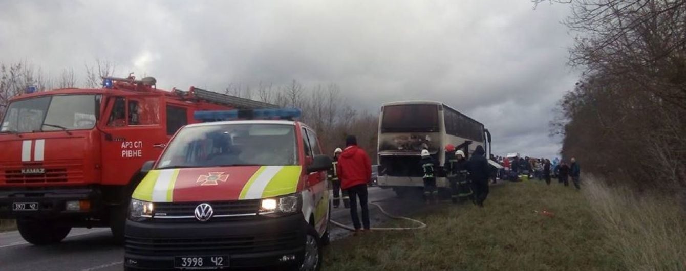 На трасі "Київ-Чоп" загорівся автобус, який віз людей до Польщі