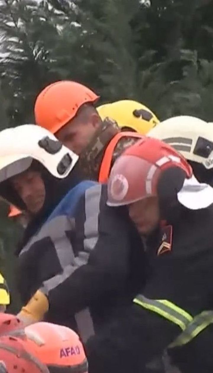 В Албании официально завершились поисково-спасательные работы после землетрясения