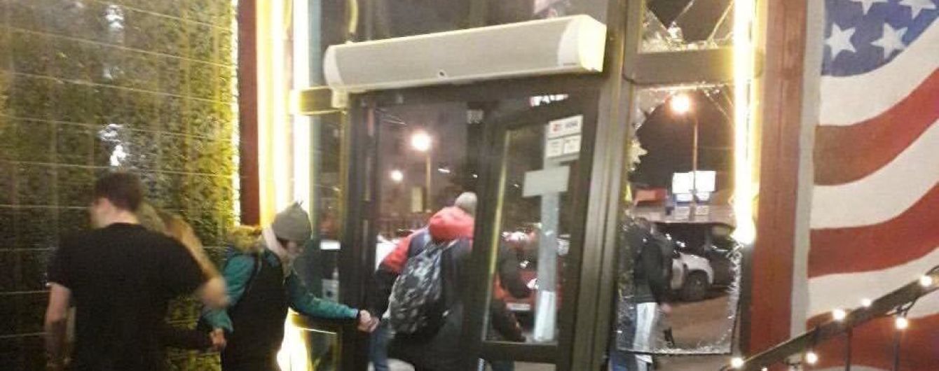 В Киеве в массовой драке разгромили пиццерию – СМИ